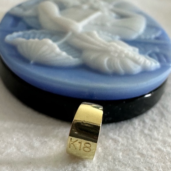 Authentic Agate Cameo Pendant with 18K Stamped Real Gold, Made in Japan - Picture 5 of 13